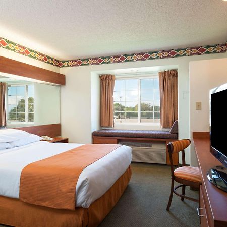 Microtel Inn And Suites Pueblo Extérieur photo